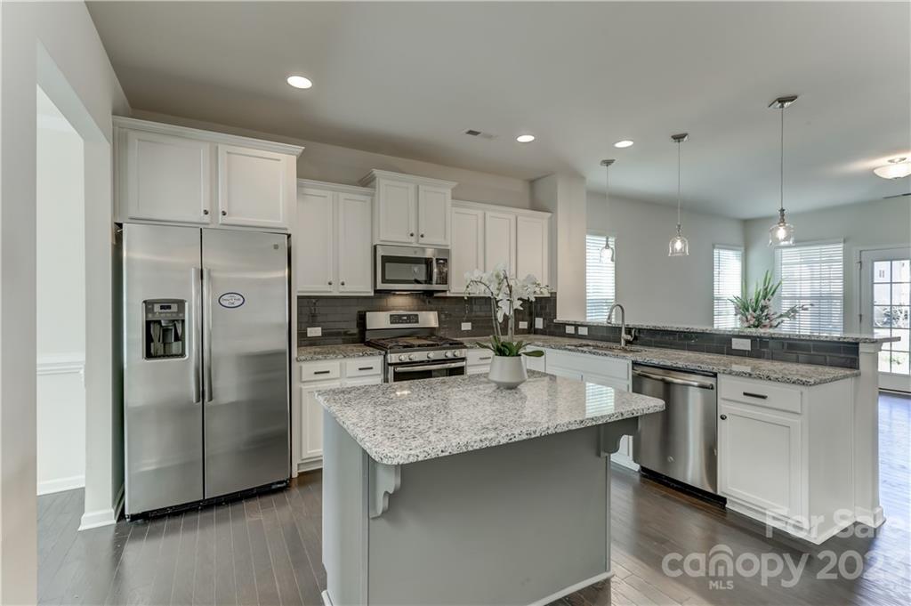 4075 Whittier Lane Tega Cay, SC 29708 - Photo 8 of 37 Gallery Image 8