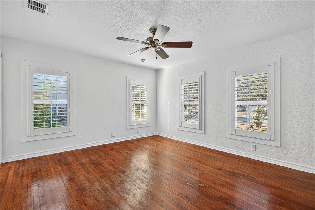 3516 Topeka Street Corpus Christi, TX 78411 - Photo 6 of 33