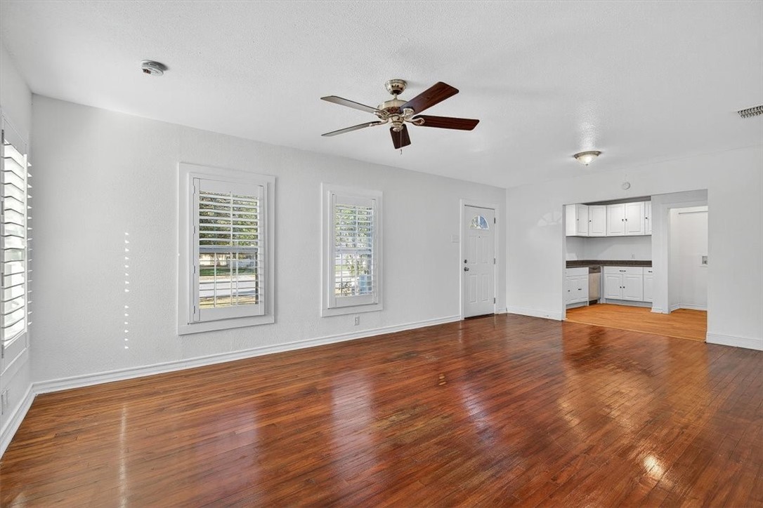 3516 Topeka Street Corpus Christi, TX 78411 - Photo 7 of 33