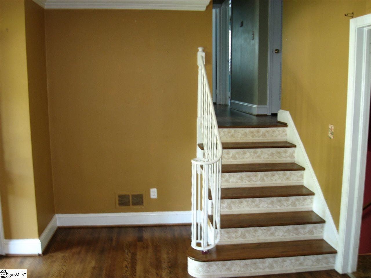 104 Lullwater Road Greenville, SC 29607 - Photo 3 of 16 Gallery Image 3