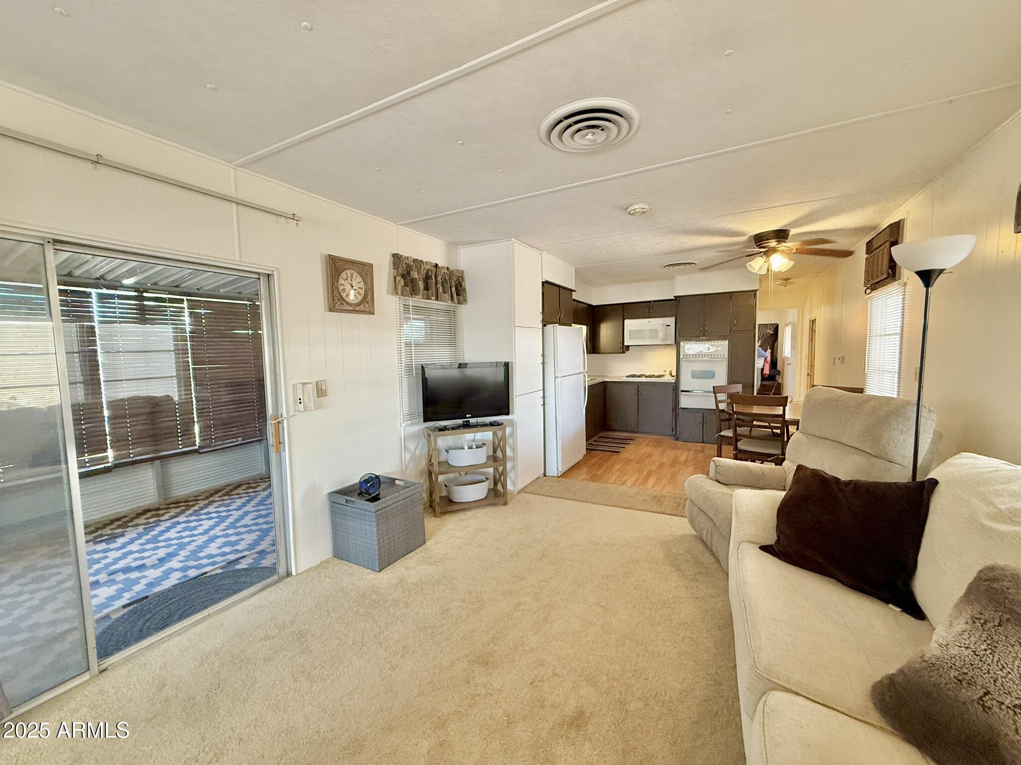 601 North Hayden Road, Unit 89 Scottsdale, AZ 85257 - Photo 13 of 35 Living room