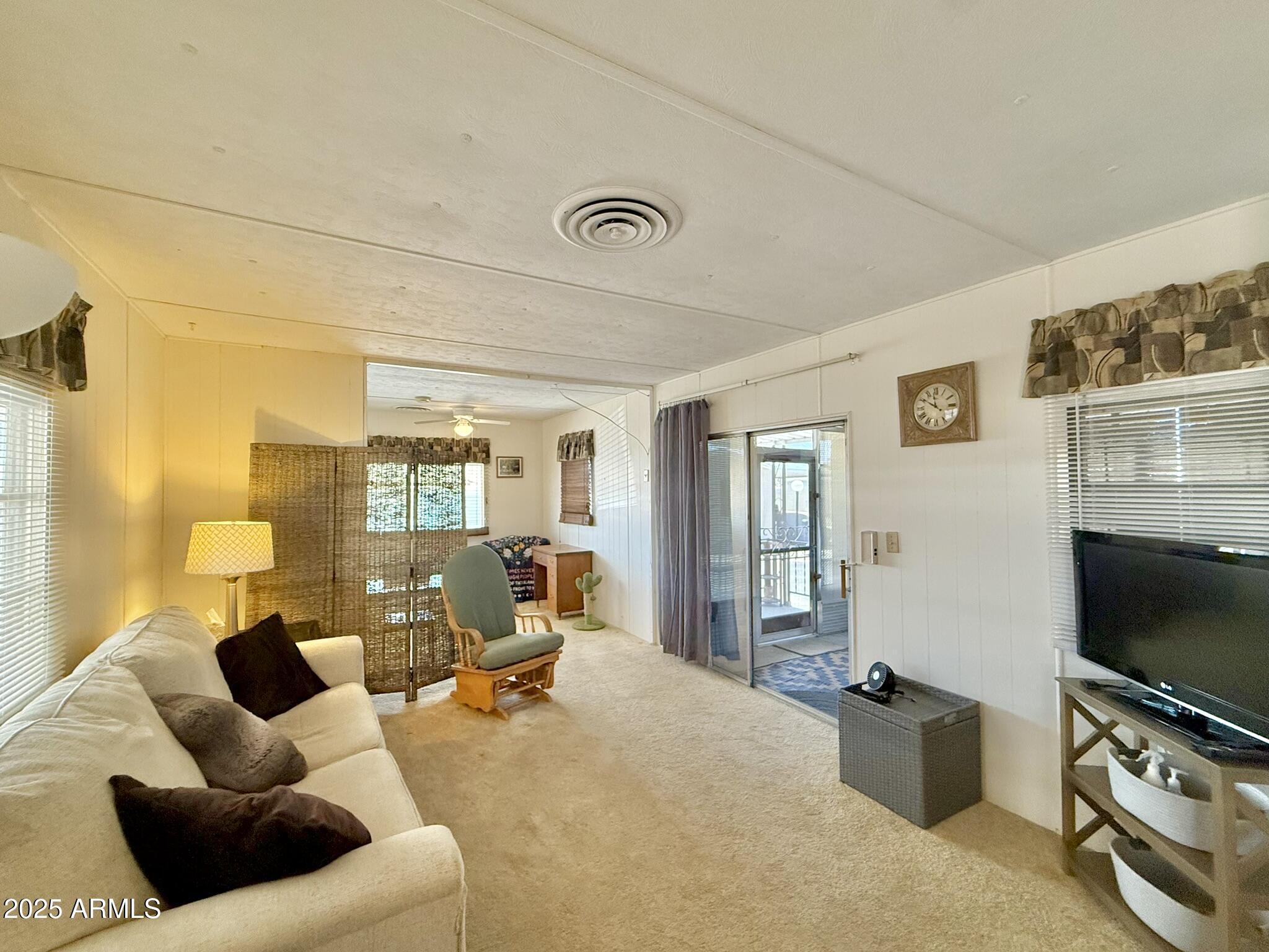 601 North Hayden Road, Unit 89 Scottsdale, AZ 85257 - Photo 3 of 35 Living room