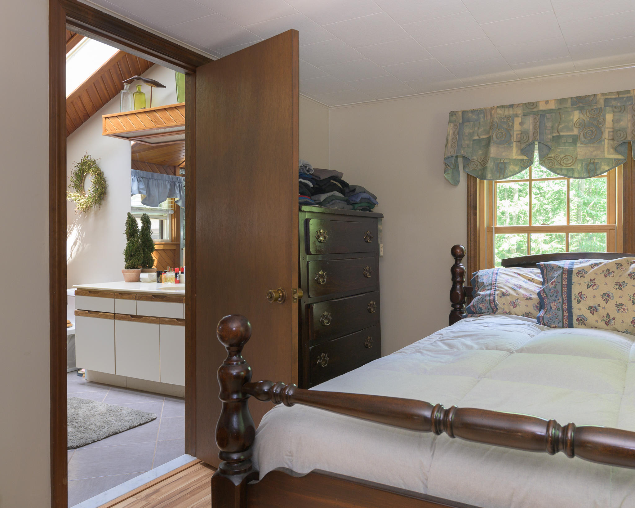 1 Wolf Creek Road York, ME 03902 - Photo 16 of 38 Master to full bath