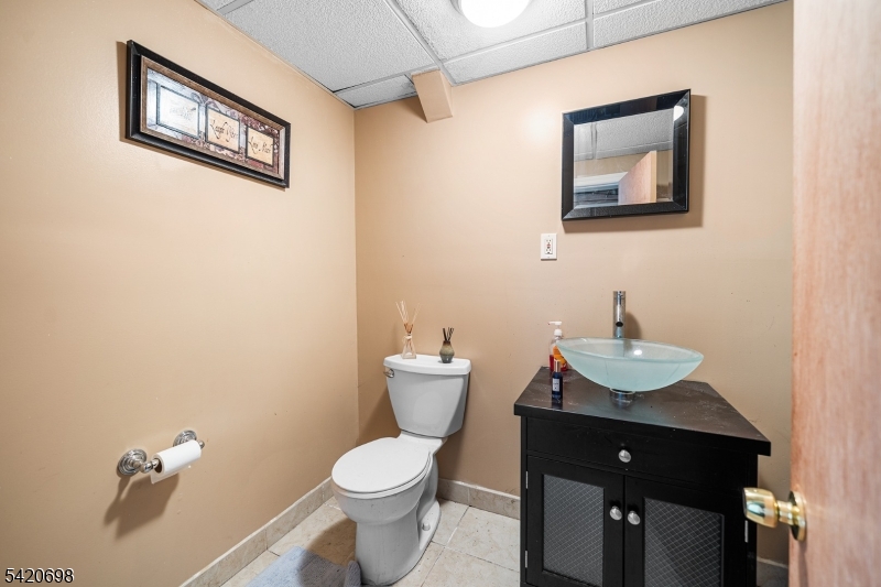 556 Valley Road Clark, NJ 07066 - Photo 23 of 40