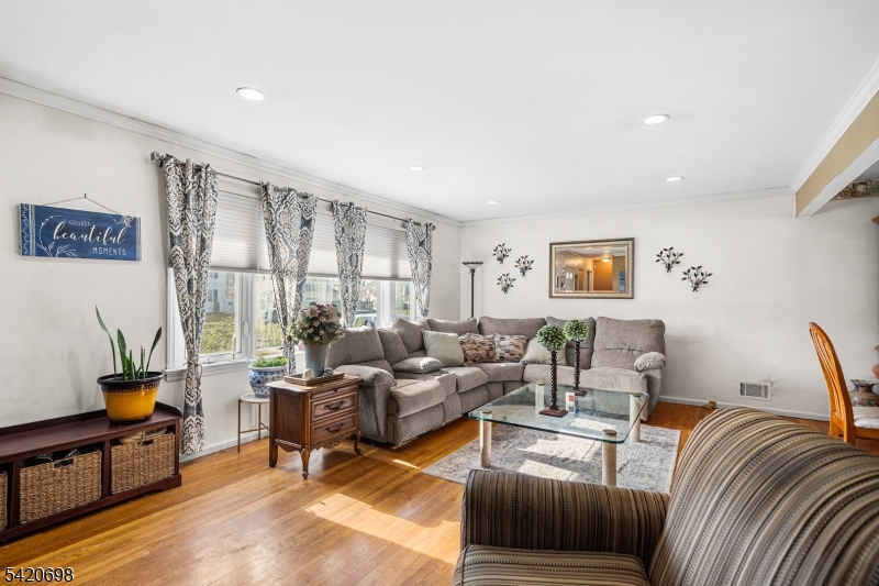 556 Valley Road Clark, NJ 07066 - Photo 4 of 40