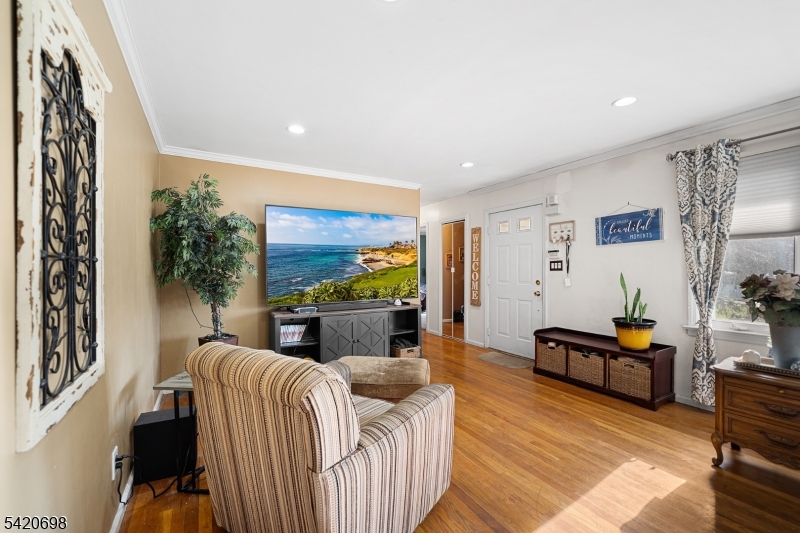 556 Valley Road Clark, NJ 07066 - Photo 5 of 40