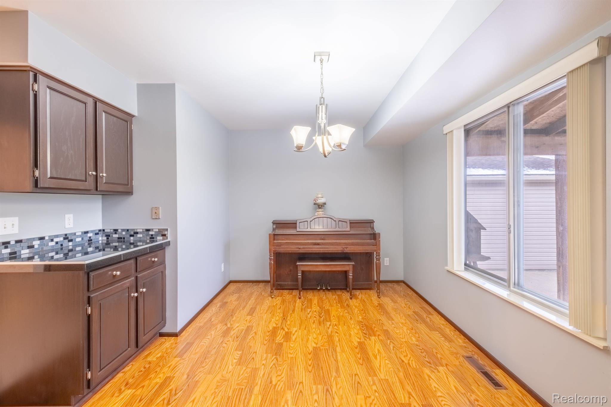 11046 Fenton Road Fenton, MI 48430 - Photo 10 of 24 Gallery Image 10