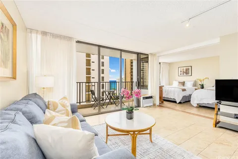 $680,000 | 201 ʻŌhua Avenue, Unit MAUKA 1706, Honolulu, HI 96815