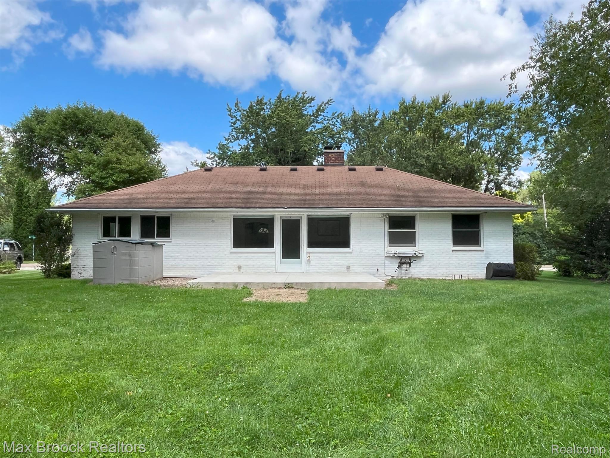 2311 Rutherford Road Bloomfield Hills, MI 48302 - Photo 25 of 25 Back of home with new patio!