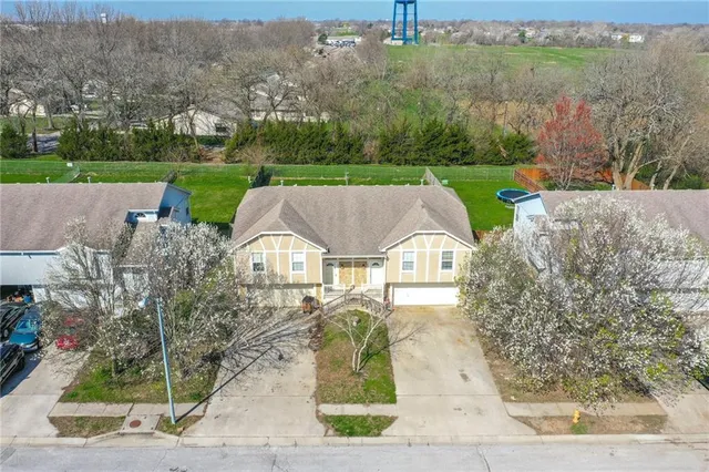 $500,000 | 600-602 Andypaul Court, Raymore, MO 64083