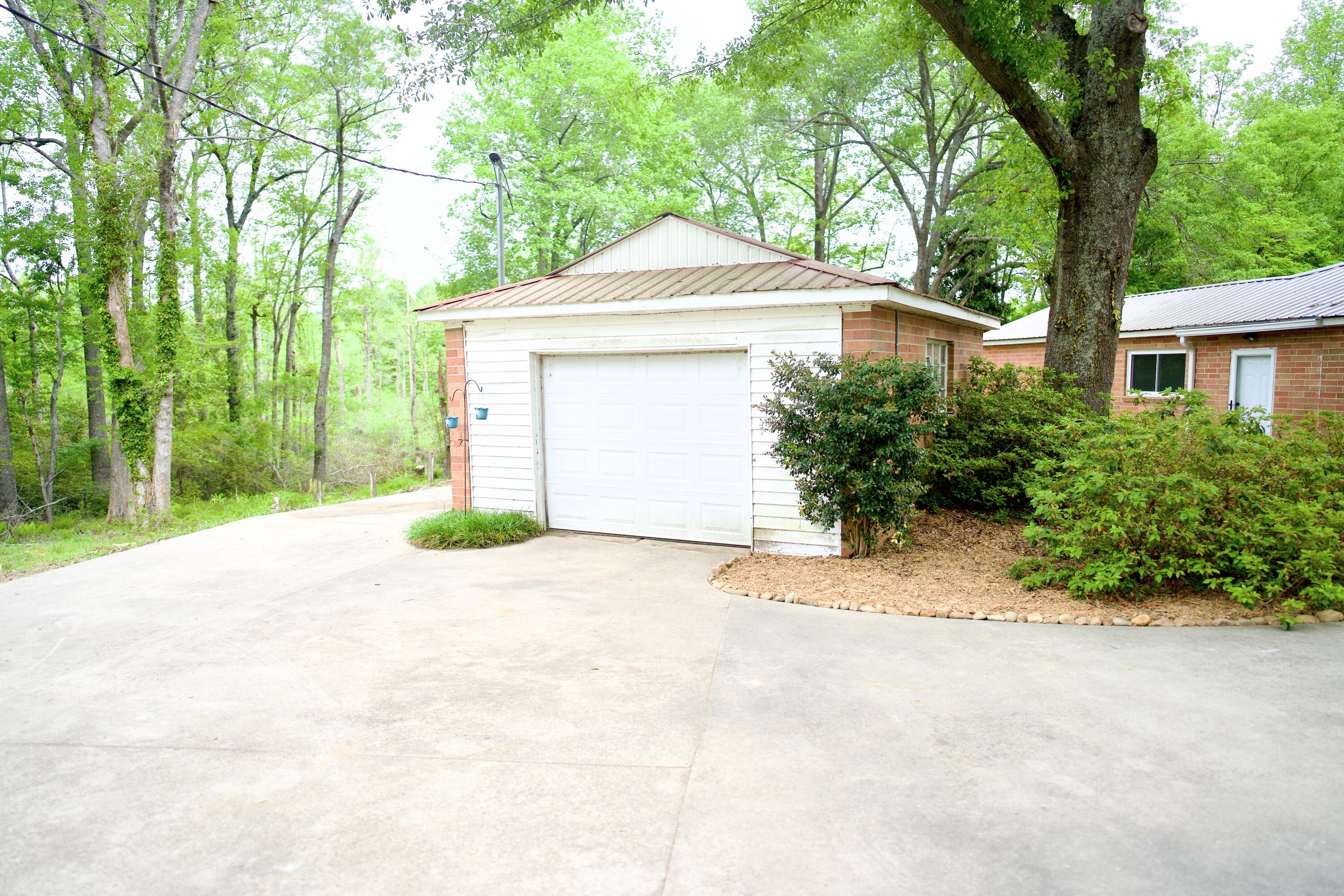 85 John Street Williston, SC 29853 - Photo 7 of 50 DSC00641