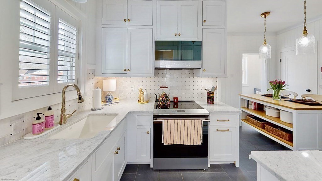 93 Bay State Road Worcester, MA 01606 - Photo 2 of 28