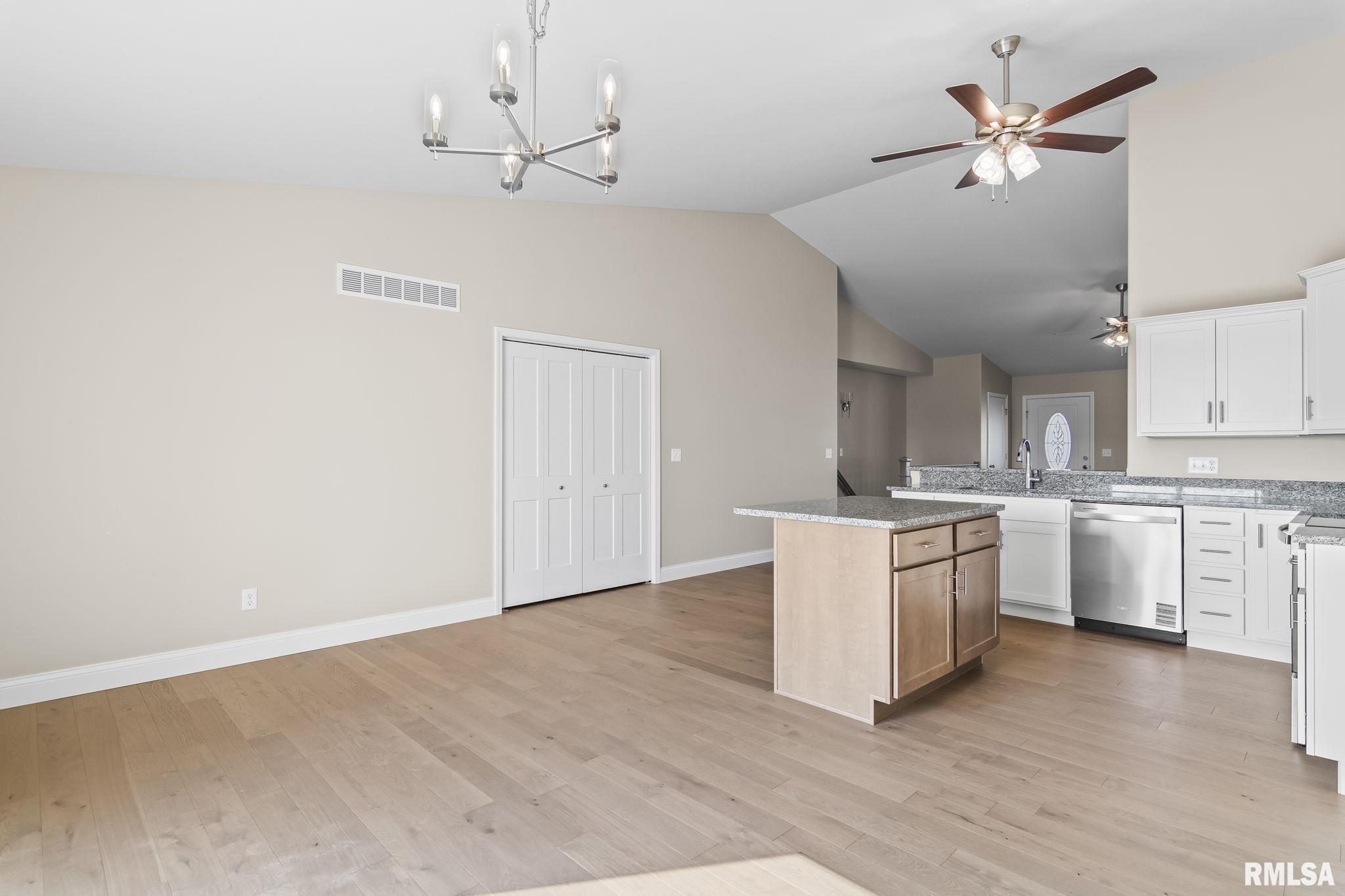 4602 Castle Pines Drive Springfield, IL 62711 - Photo 7 of 27 Gallery Image 7