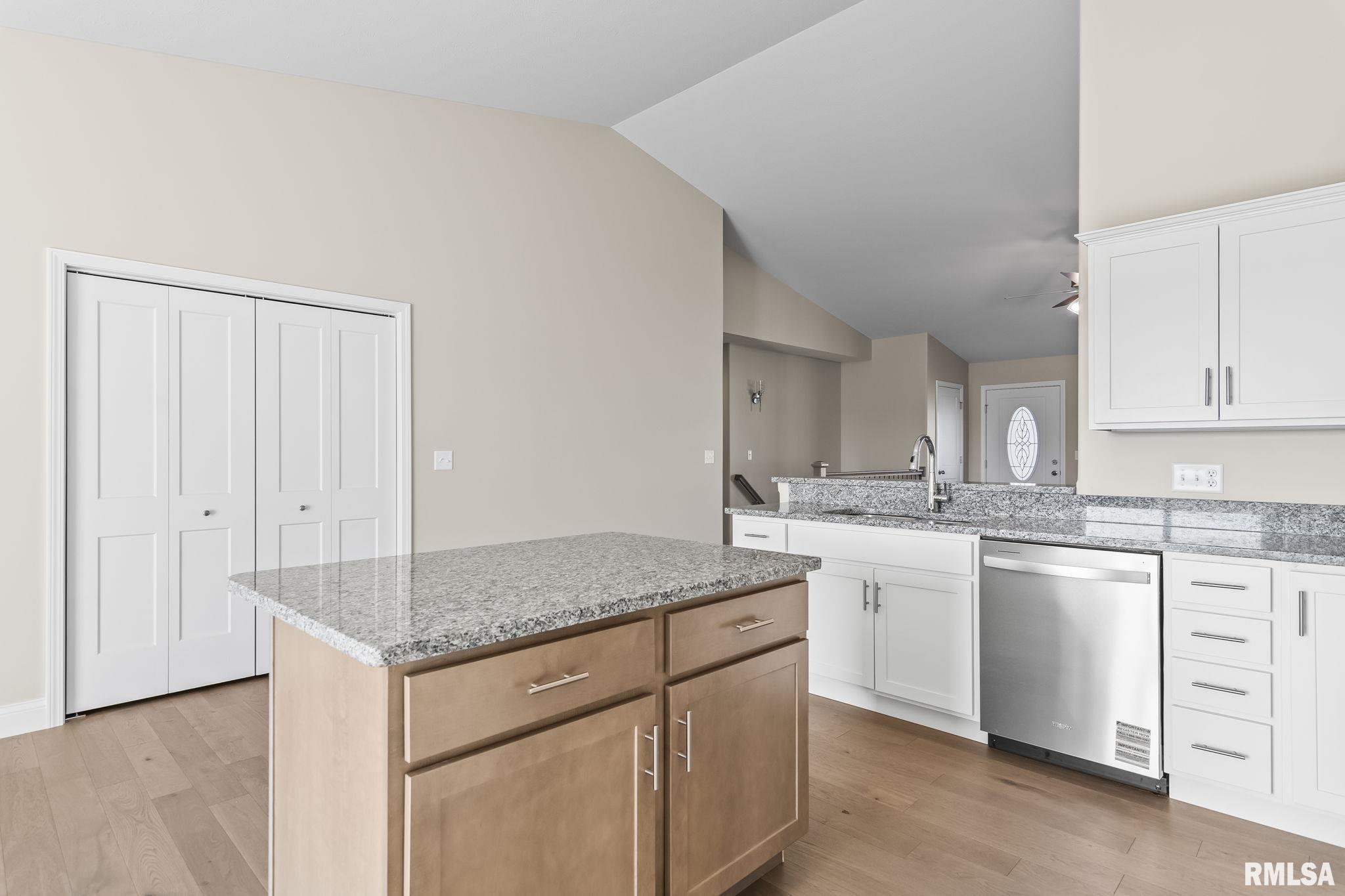 4602 Castle Pines Drive Springfield, IL 62711 - Photo 9 of 27 Gallery Image 9