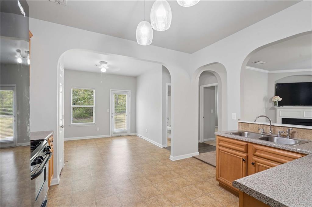 3499 Stoneleigh Walk Lithonia, GA 30038 - Photo 8 of 39