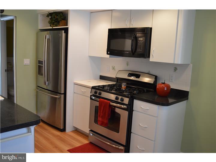 225 Ridgefield Road Philadelphia, PA 19154 - Photo 2 of 25 Kitchen