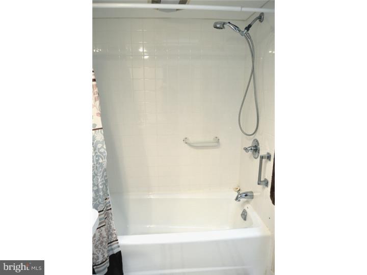 225 Ridgefield Road Philadelphia, PA 19154 - Photo 15 of 25 Bathroom