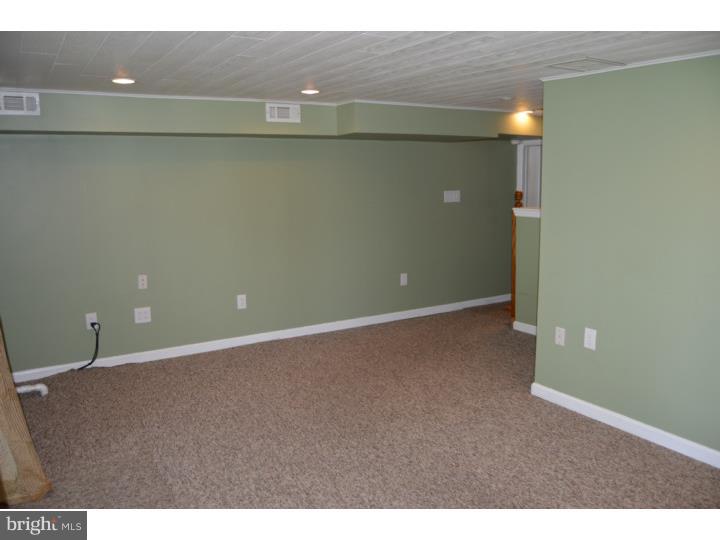 225 Ridgefield Road Philadelphia, PA 19154 - Photo 20 of 25 Family Room