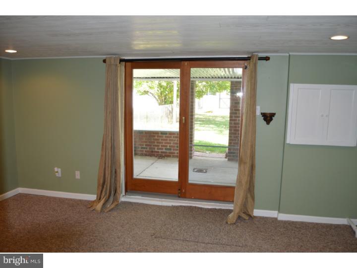 225 Ridgefield Road Philadelphia, PA 19154 - Photo 5 of 25 Family Room