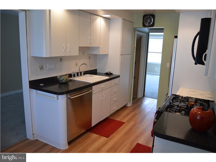 225 Ridgefield Road Philadelphia, PA 19154 - Photo 8 of 25 Kitchen