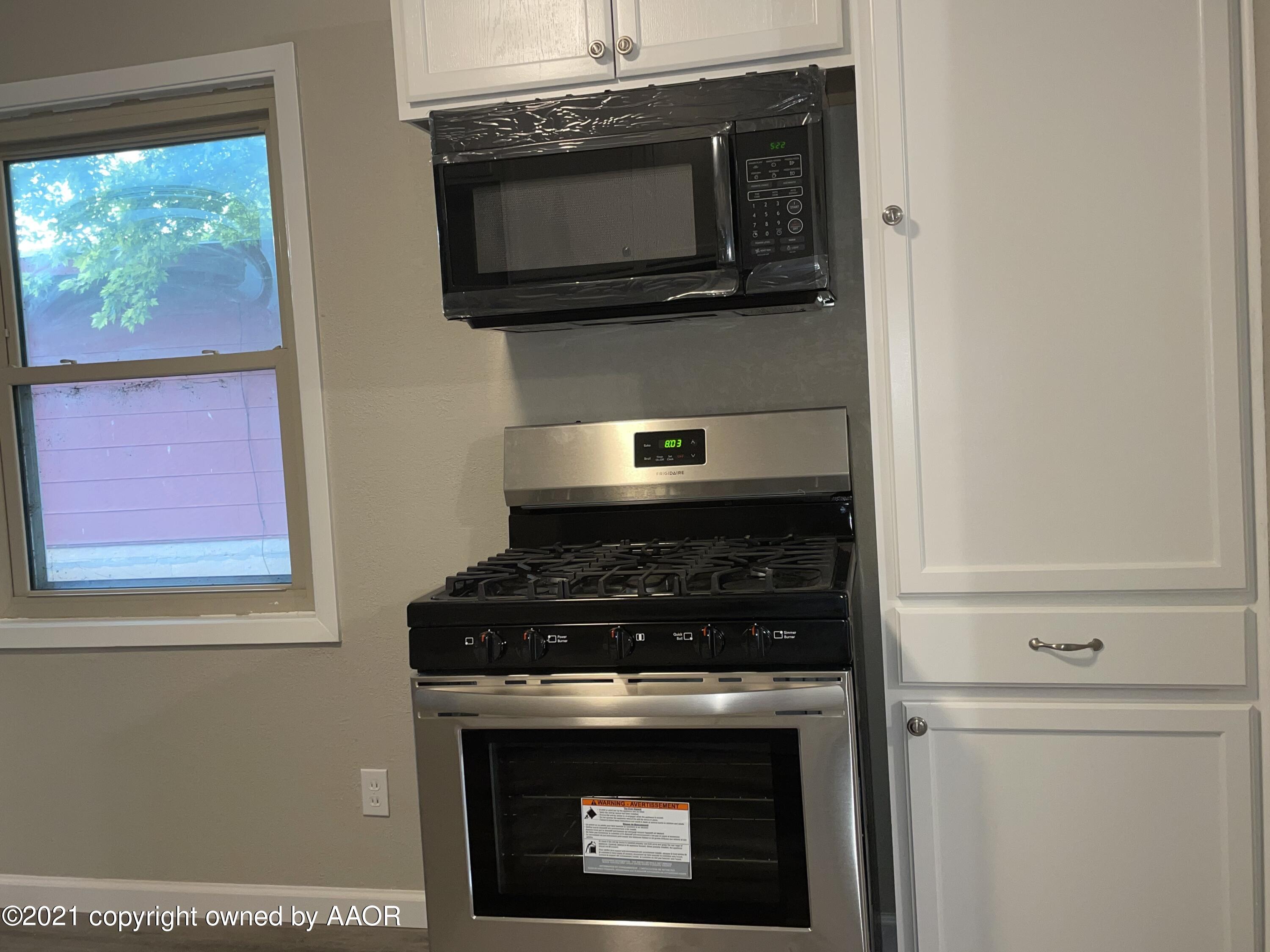 4604 South Hayden Street Amarillo, TX 79110 - Photo 3 of 16 kitchen2