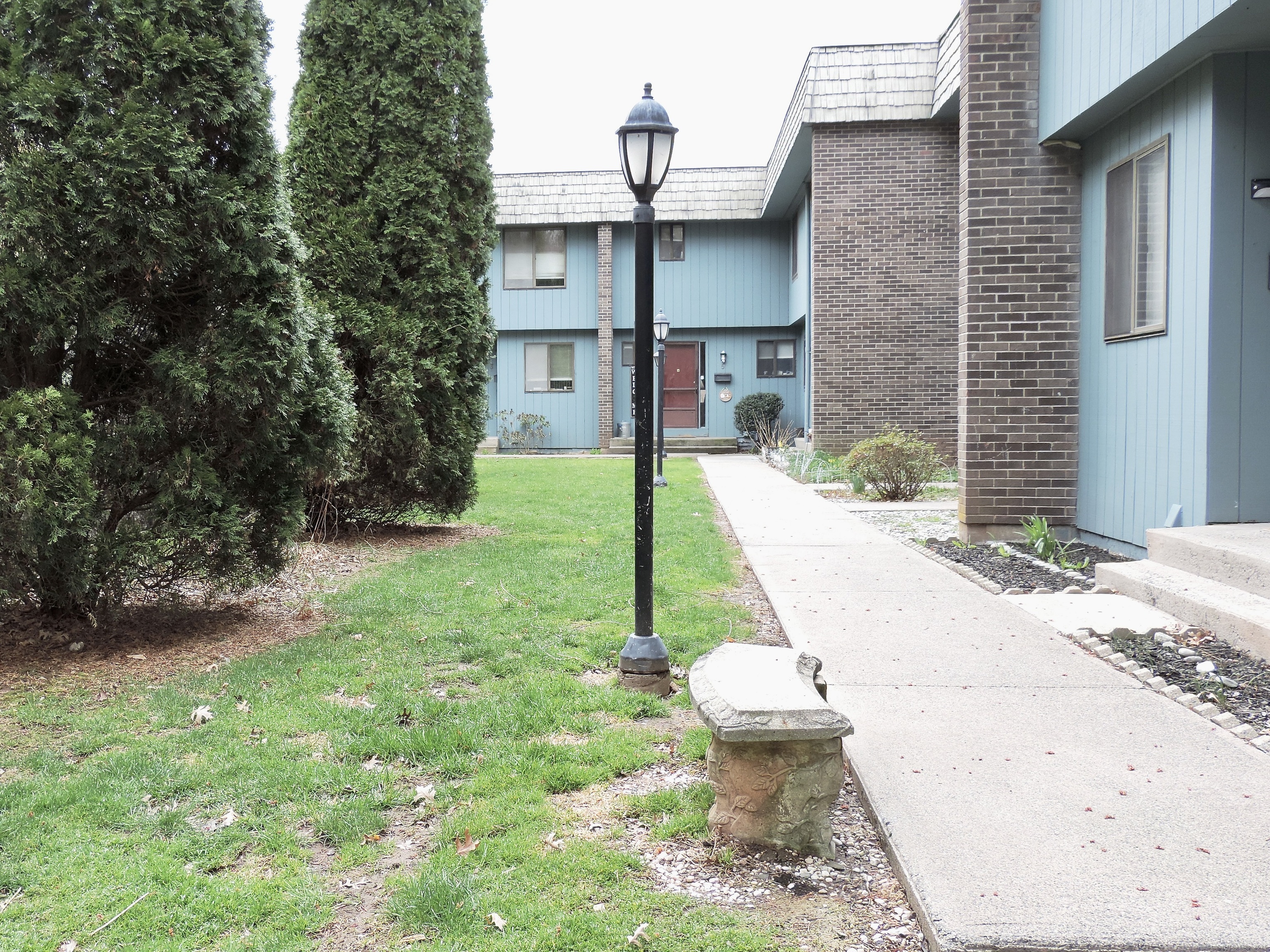 17 Locust Court, Unit 17 Cromwell, CT 06416 - Photo 1 of 36 Locust Court Walkway