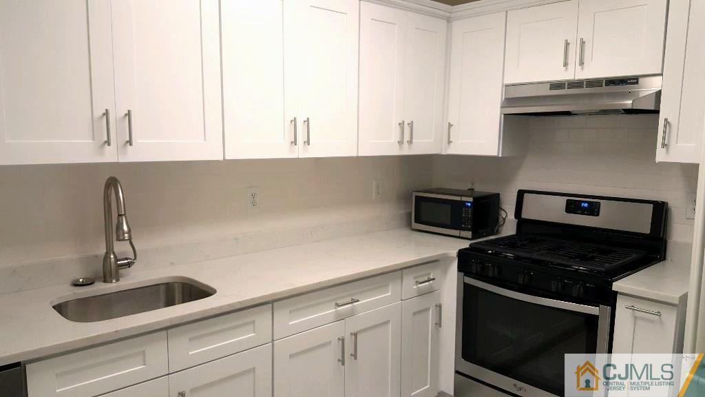 2004 Ridgeview Court Sayreville, NJ 08859 - Photo 13 of 22 Gallery Image 13