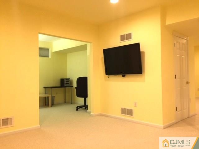 2004 Ridgeview Court Sayreville, NJ 08859 - Photo 4 of 22 Gallery Image 4