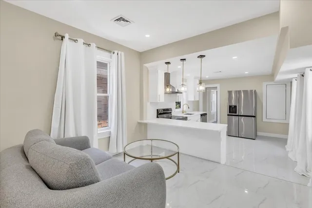 $3,700 | 11 Burrell Street, Unit 2, Boston, MA 02119