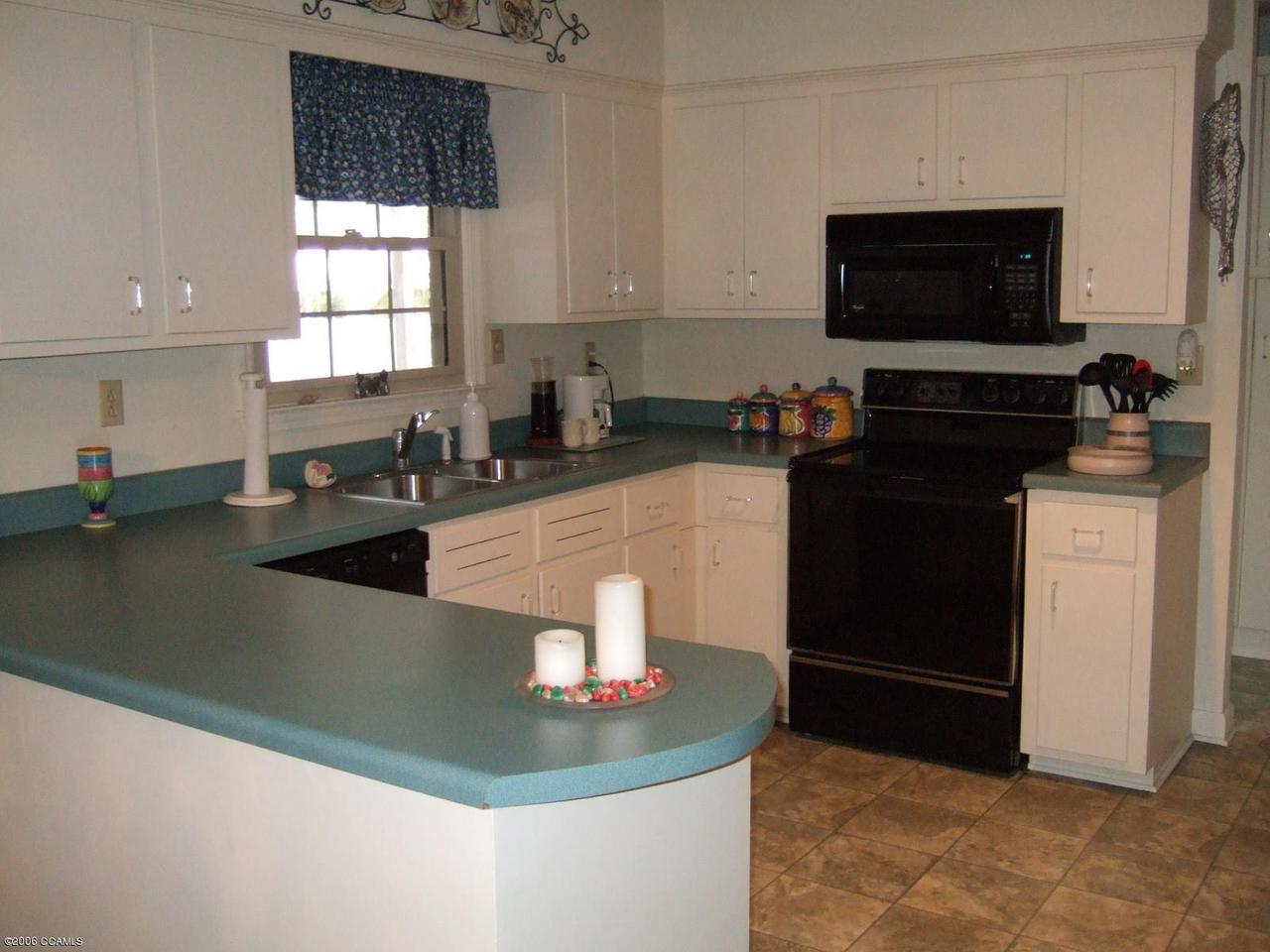 227 Copeland Road Beaufort, NC 28516 - Photo 3 of 5 Kitchen