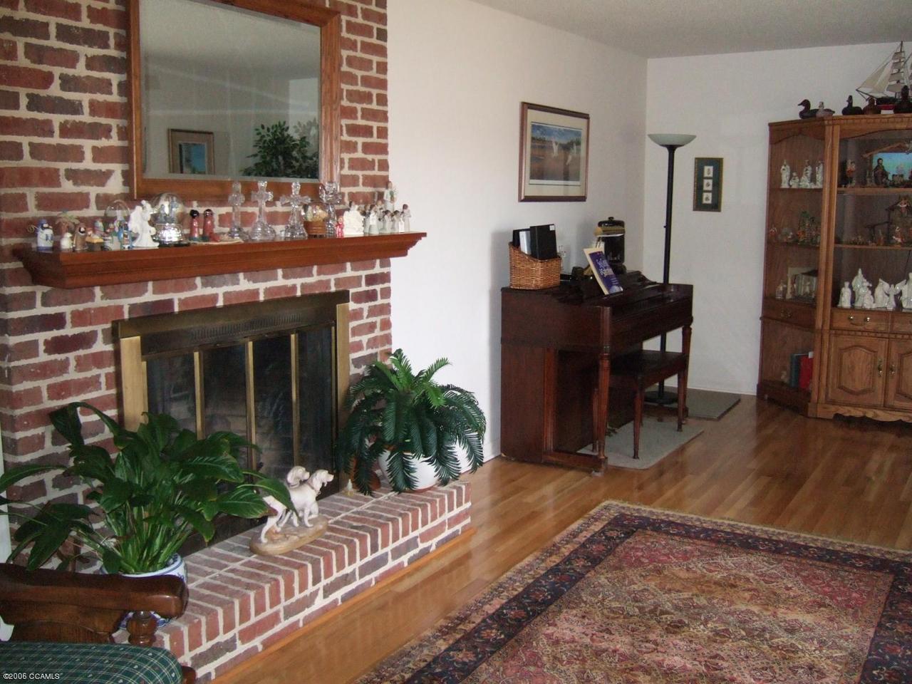 227 Copeland Road Beaufort, NC 28516 - Photo 4 of 5 Living room