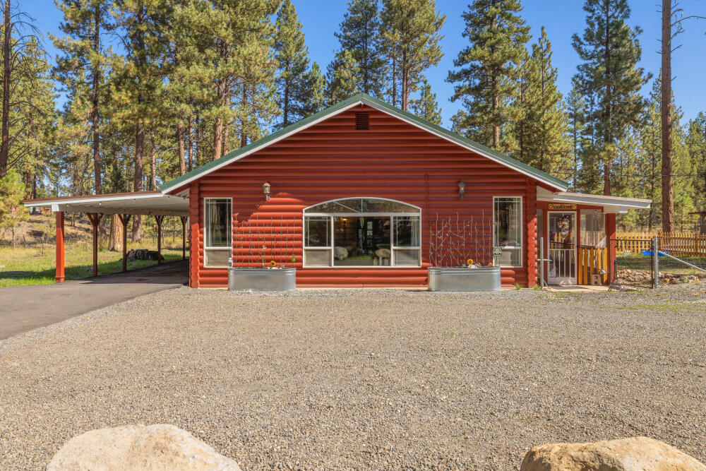 4093 Round Lake Road Klamath Falls, OR 97601 - Photo 3 of 81 Front of home