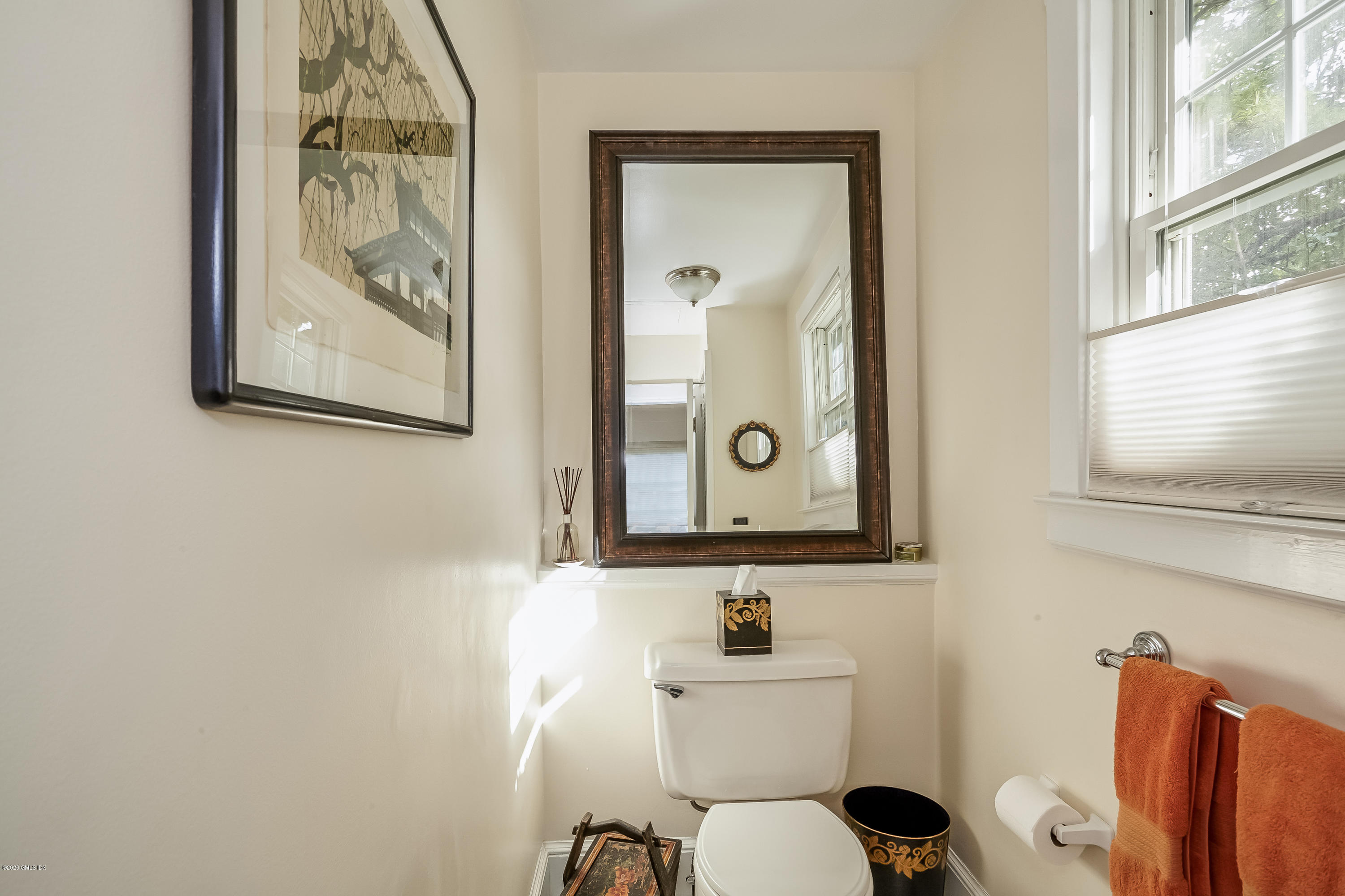 9 Sound View Terrace Greenwich, CT 06830 - Photo 14 of 37 Powder Room