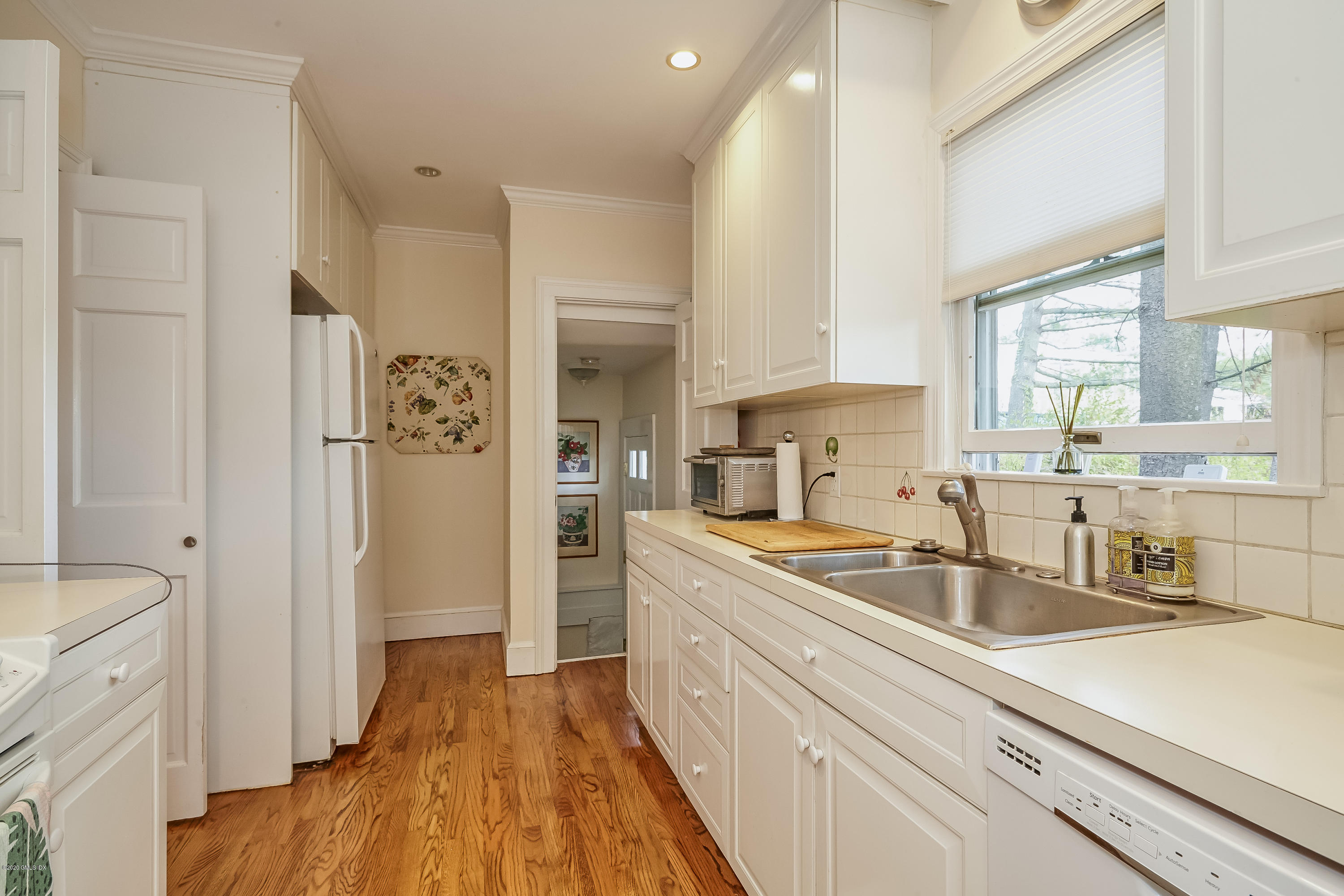 9 Sound View Terrace Greenwich, CT 06830 - Photo 16 of 37 Kitchen