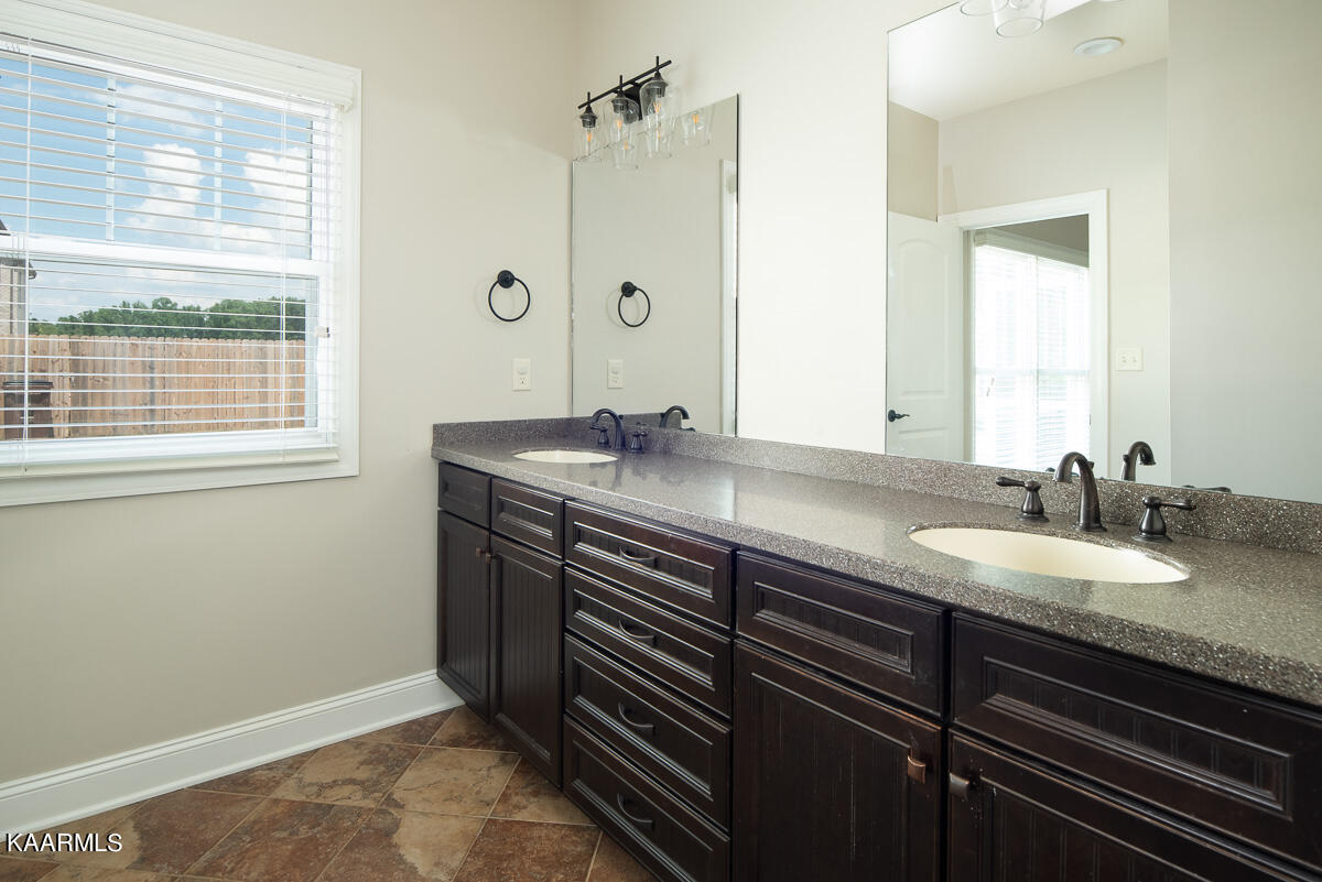 102 Curie Lane Oak Ridge, TN 37830 - Photo 20 of 31 JBP_Curie102_Web-15