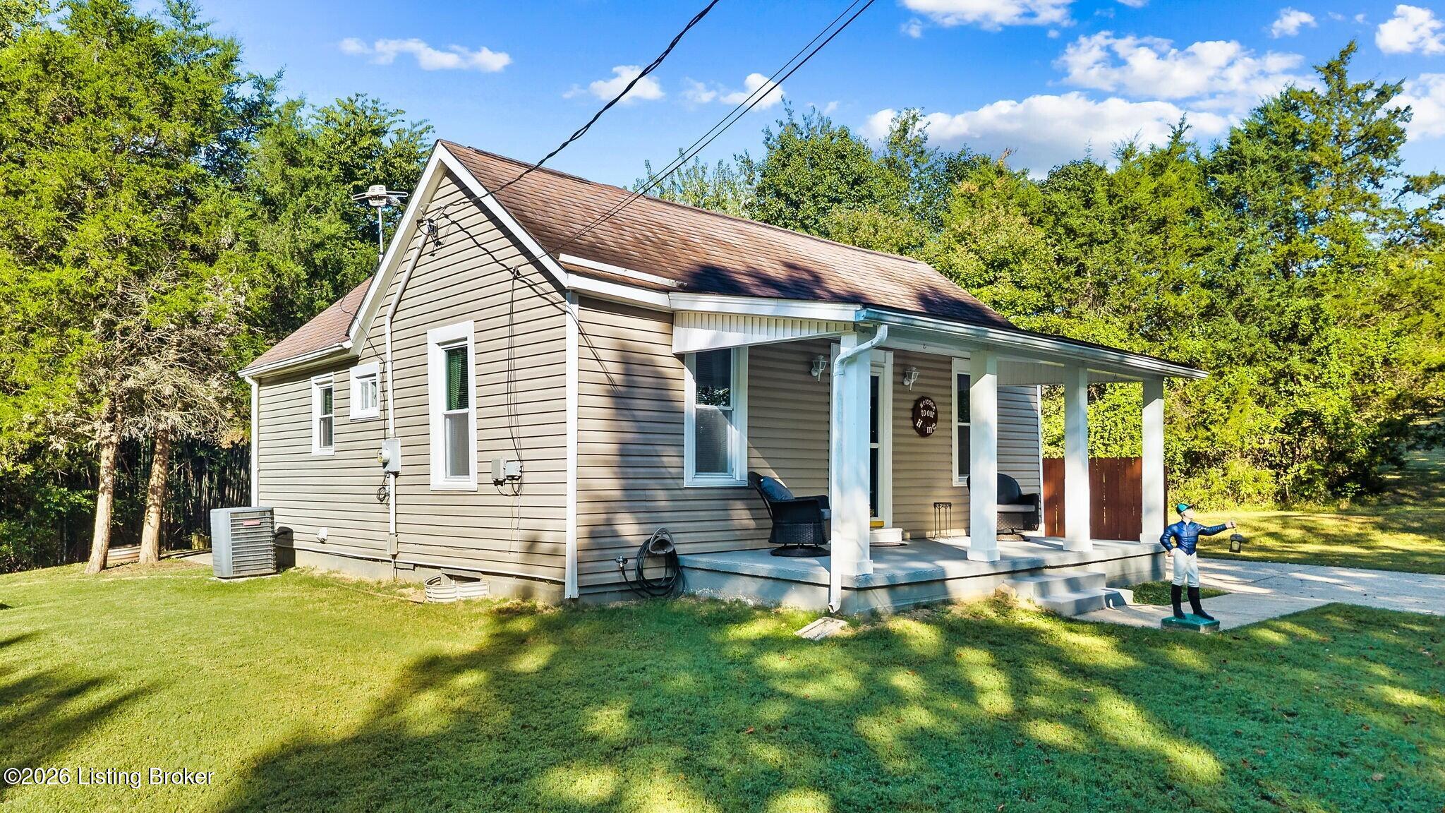 4616 Curve Hill Road Louisville, KY 40299 - Photo 7 of 39 Front Left