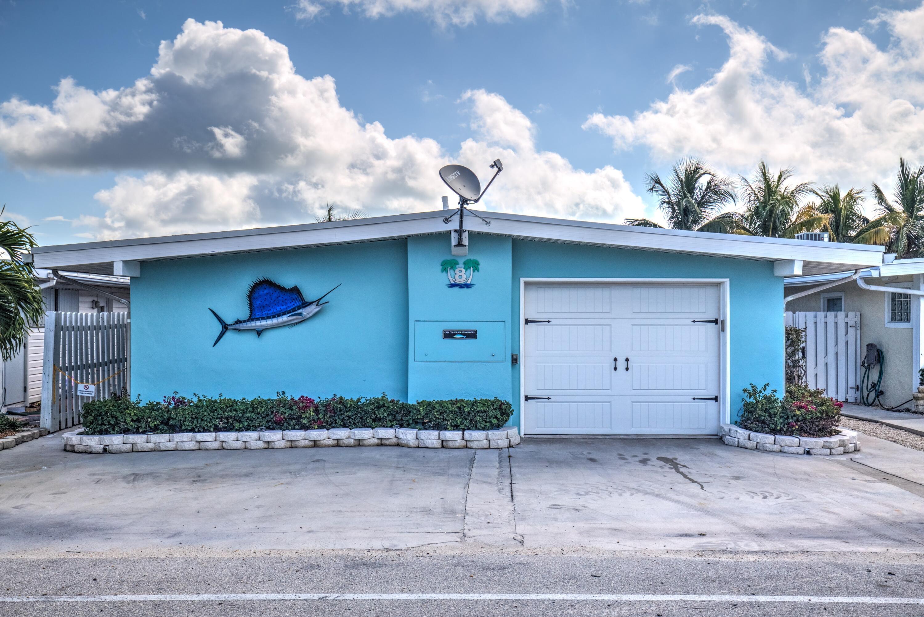 8 Sadowski Key Key Colony Beach, FL 33051 - Photo 39 of 57 a front view of a house