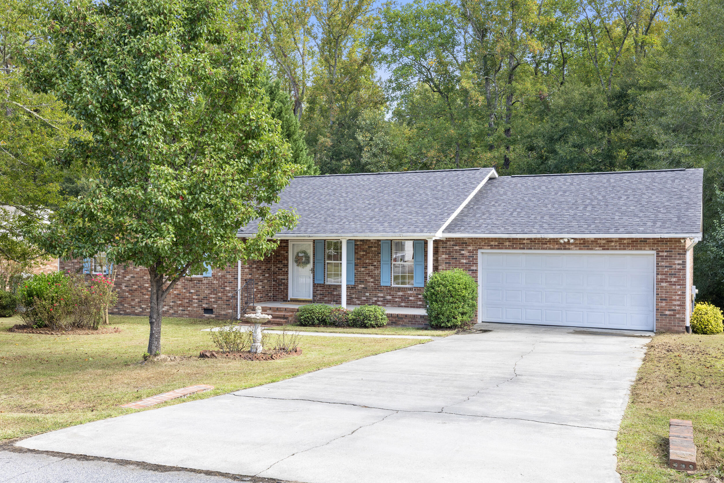 420 King Lane Thomson, GA 30824 - Photo 2 of 26 Driveway