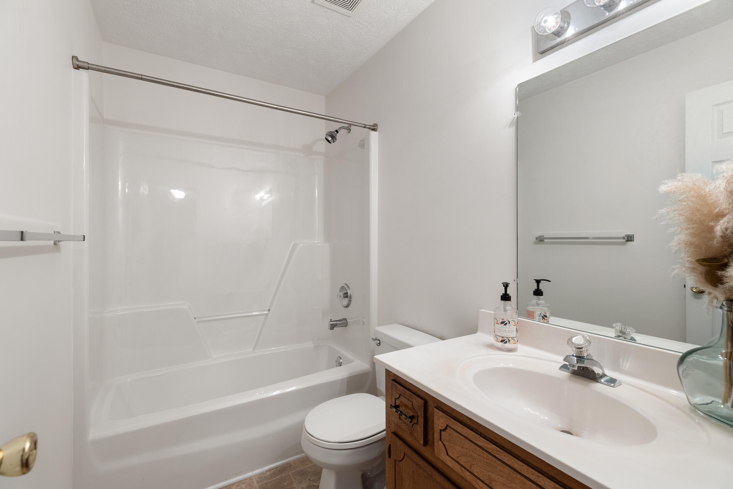 420 King Lane Thomson, GA 30824 - Photo 21 of 26 Bathroom 2