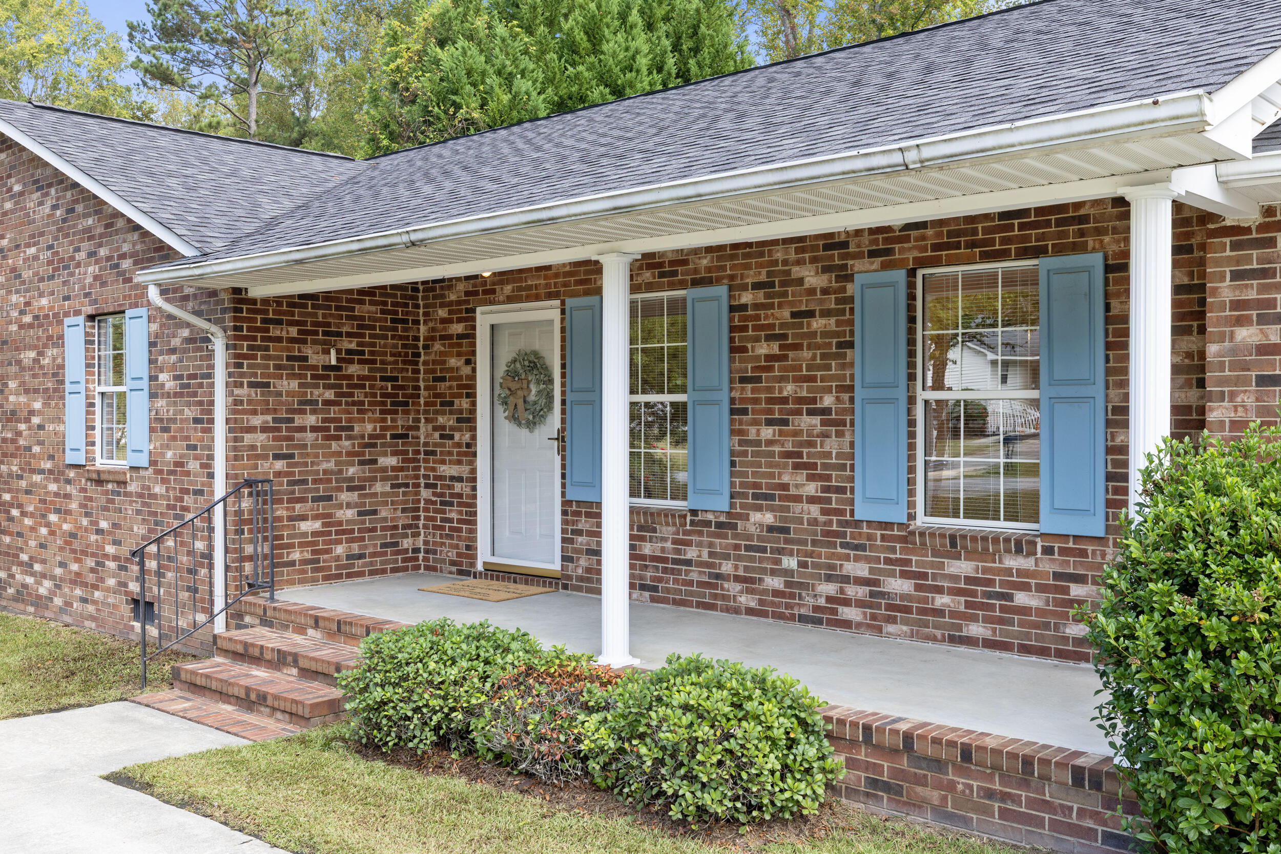 420 King Lane Thomson, GA 30824 - Photo 4 of 26 Front Porch