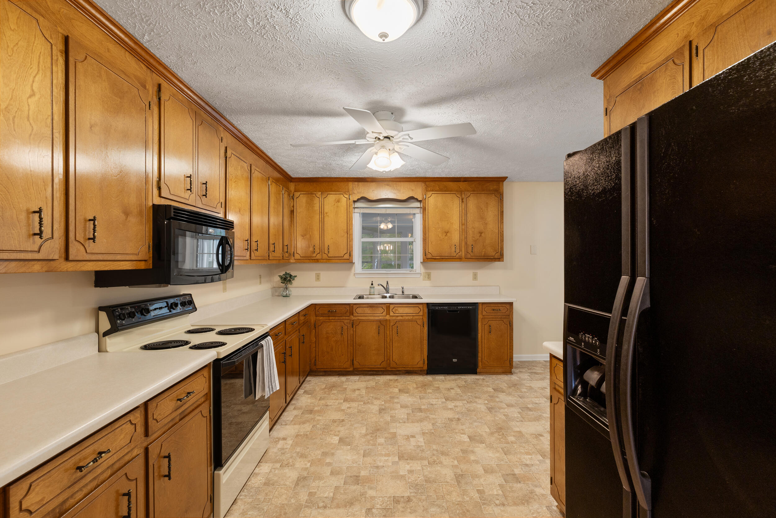 420 King Lane Thomson, GA 30824 - Photo 10 of 26 Kitchen
