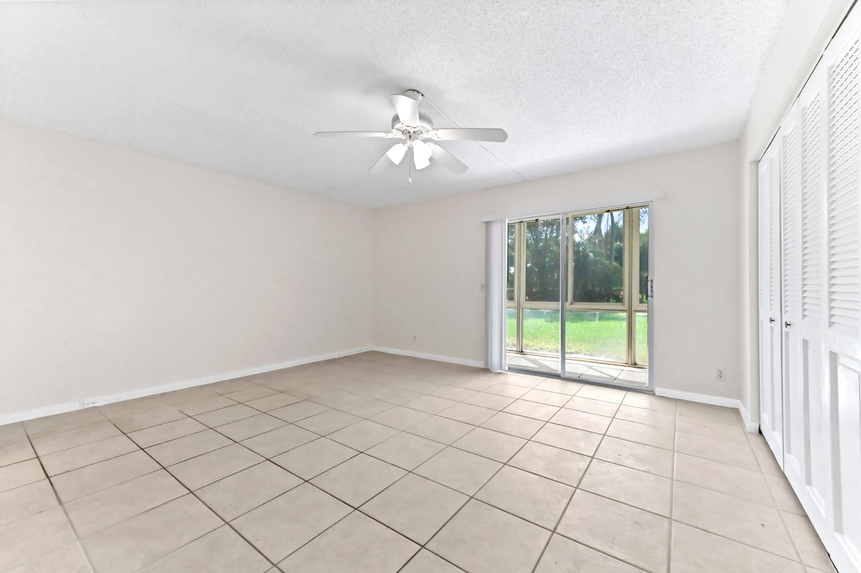 1010 Newcastle A, Unit 1010 Boca Raton, FL 33434 - Photo 15 of 27 a view of an empty room and window