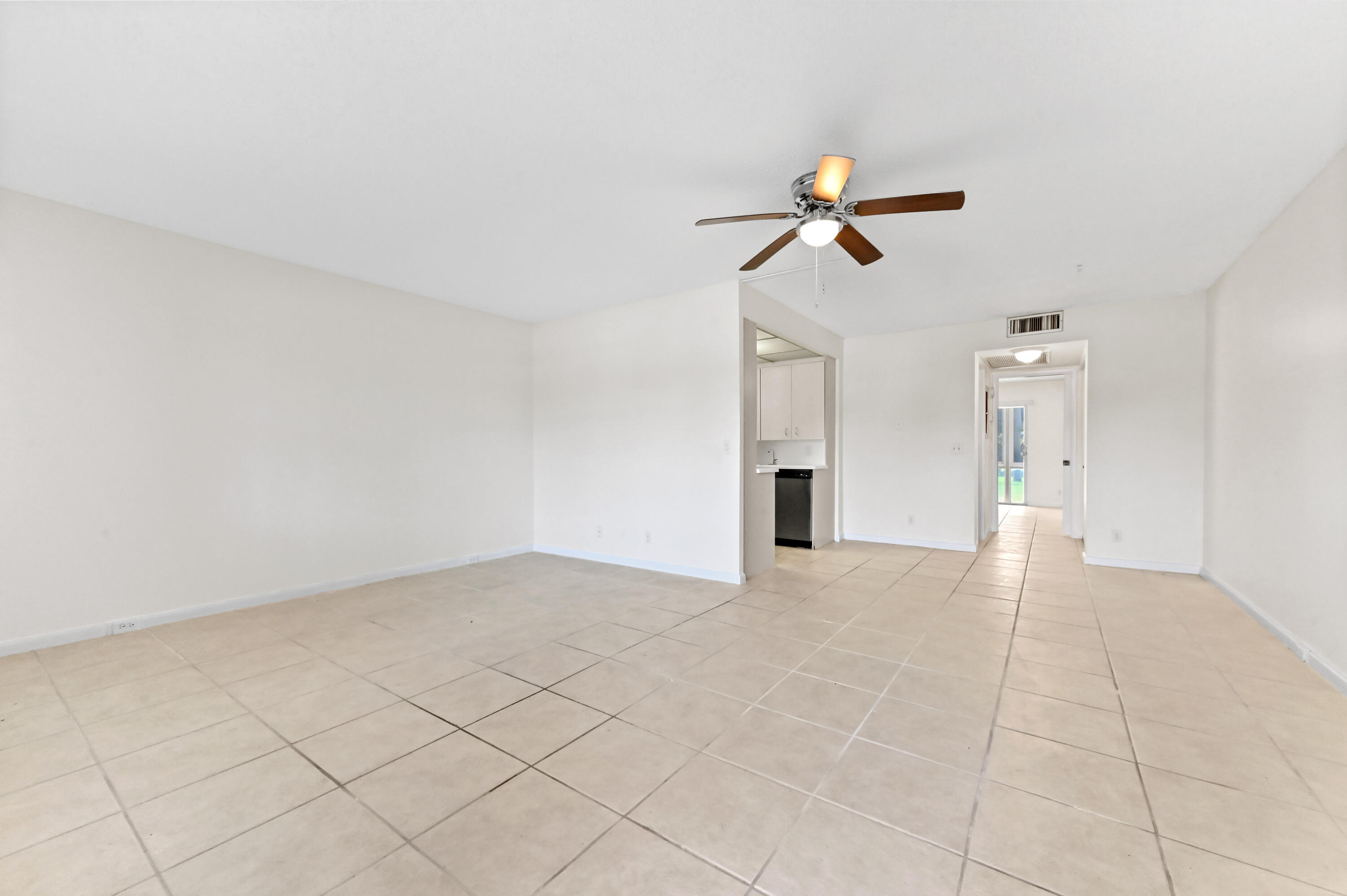 1010 Newcastle A, Unit 1010 Boca Raton, FL 33434 - Photo 8 of 27 a view of a ceiling fan in a room