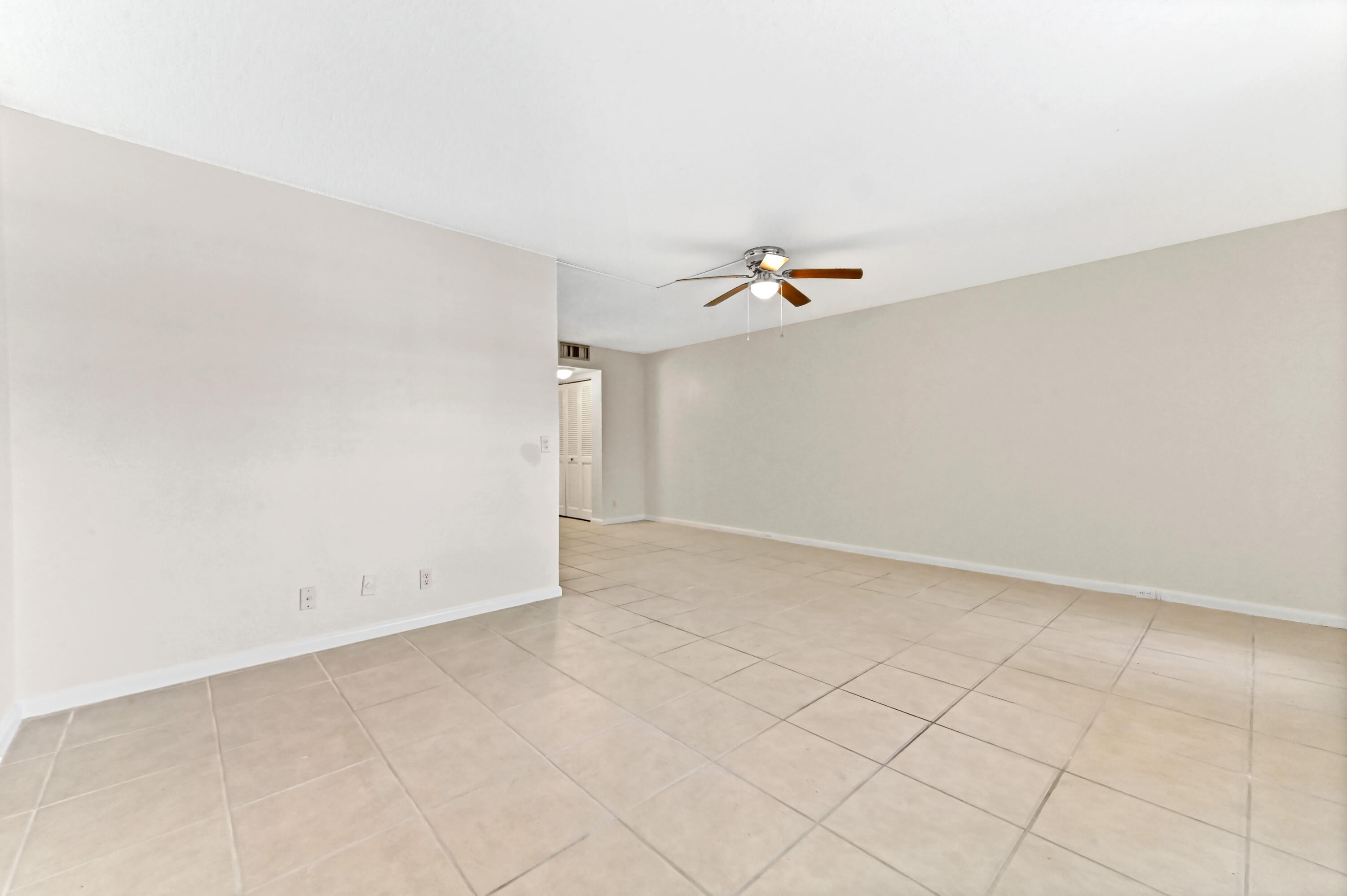 1010 Newcastle A, Unit 1010 Boca Raton, FL 33434 - Photo 10 of 27 a view of an empty room