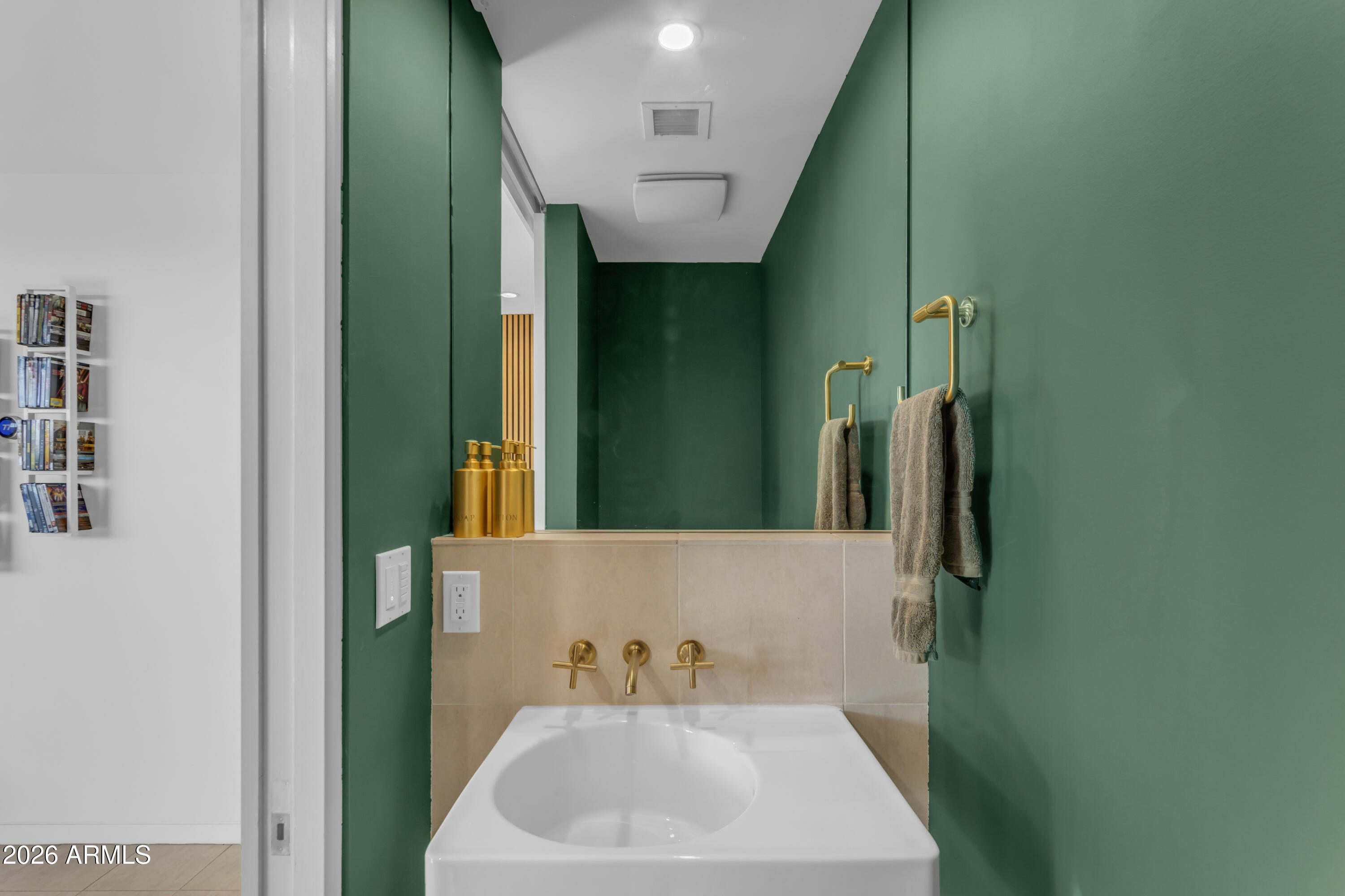 4410 North 27th Street, Unit 6 Phoenix, AZ 85016 - Photo 14 of 48 a bathroom with a sink and a mirror