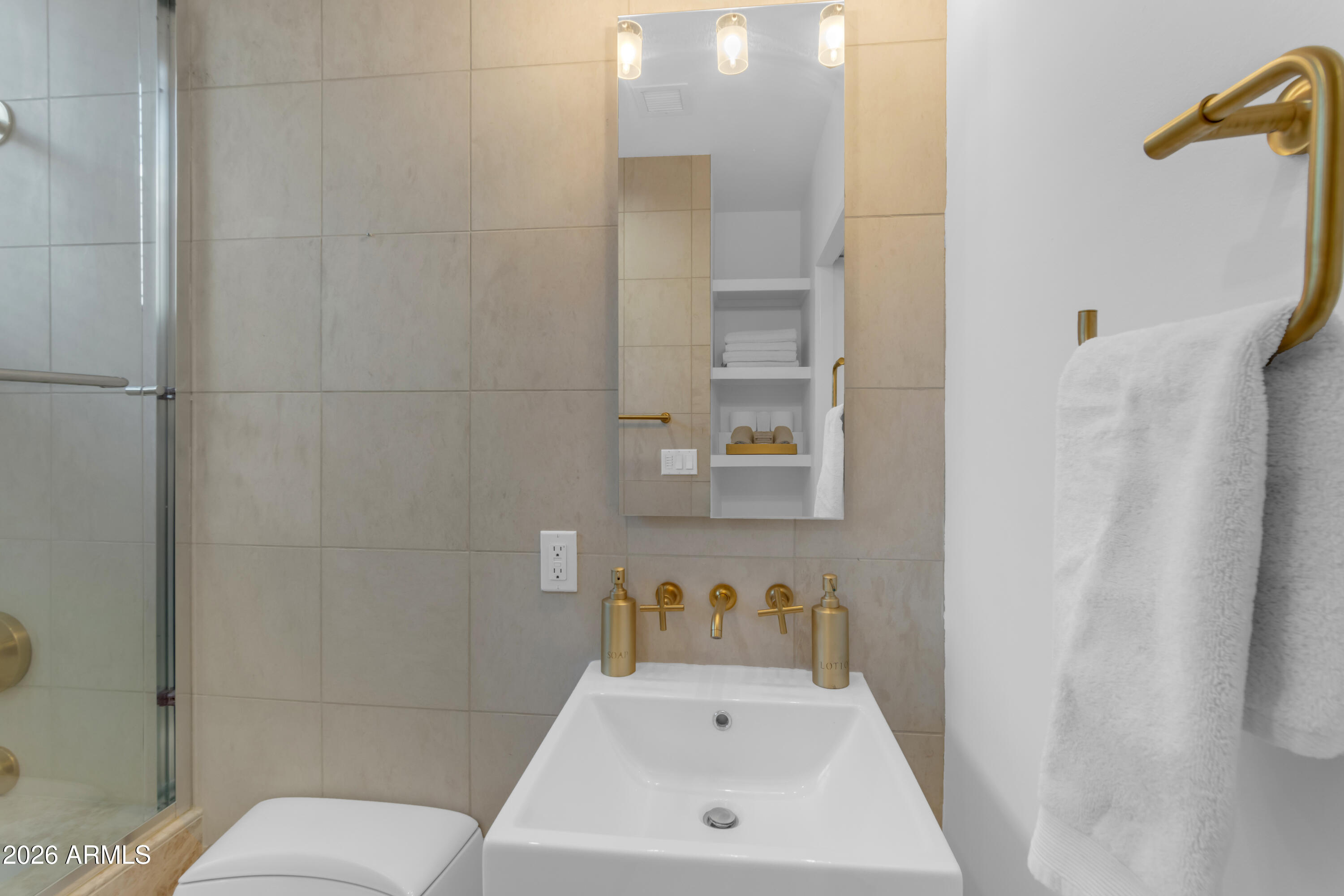 4410 North 27th Street, Unit 6 Phoenix, AZ 85016 - Photo 31 of 48 a bathroom with a sink and toilet