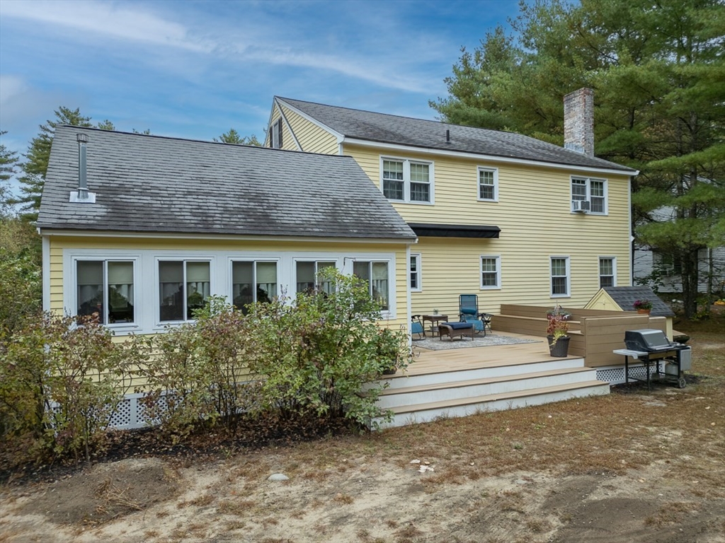 86 Turnpike Road Townsend, MA 01469 - Photo 33 of 42 a front view of a house with a garden