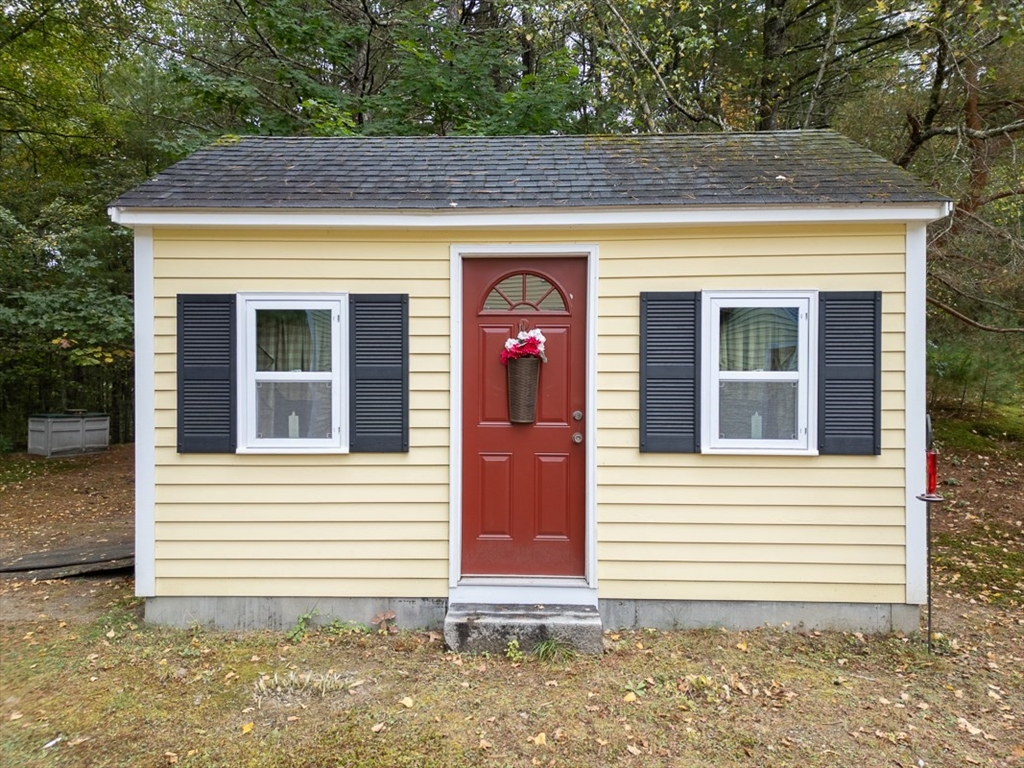86 Turnpike Road Townsend, MA 01469 - Photo 36 of 42 a front view of a house