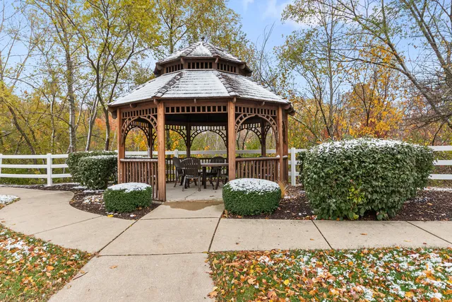 $380,000 | 631 Belmont Lane, Carol Stream, IL 60188