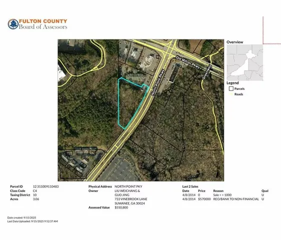 a black and white photo of a mirror